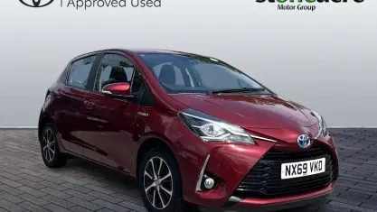 Used Toyota Yaris Hybrid 101 HP (74 kW) 2019 Red Hatchback