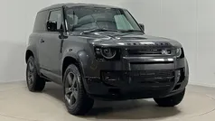 New 2025 Land Rover Defender SE Dynamic Estate | £67,145 (Good price)