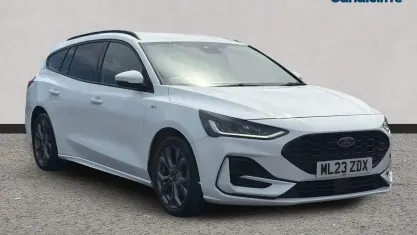 Used Ford Focus ST-Line 155 HP (114 kW) 2023 Frozen white (premium colour) Estate