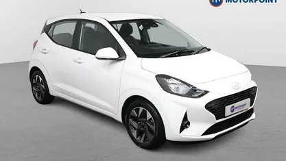 White Used 2025 Hyundai i10 Advanced Hatchback | £14,199 (Fair price)