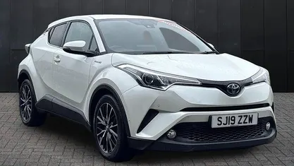Used Toyota C-HR 122 HP (89 kW) 2019 White SUV