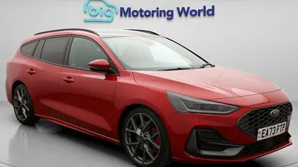 Used Ford Focus ST 280 HP (205 kW) 2023 Red Estate