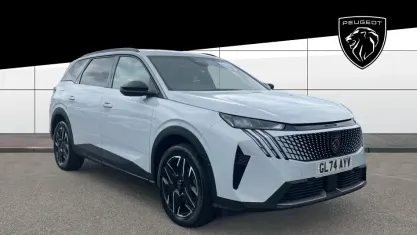 Usado Peugeot 5008 Allure 136 CV (100 kW) 2024 Blanco SUV