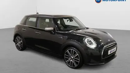 Begagnad Mini Cooper Exclusive 136 HK (100 kW) 2022 Svart Halvkombi