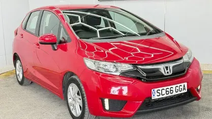 Used Honda Jazz SE 102 HP (75 kW) 2016 Red Hatchback