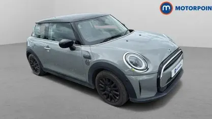 Begagnad Mini Cooper Classic 136 HK (100 kW) 2022 Halvkombi