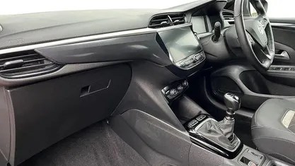 Begagnad Vauxhall Corsa Ultimate 101 HK (74 kW) 2023 Röd Halvkombi
