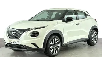 Begagnad Nissan Juke Acenta Premium 143 HK (105 kW) 2024 Vit SUV