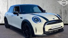 Pepper white Used 2022 Mini Cooper Exclusive Hatchback | £19,994 (Fair price)