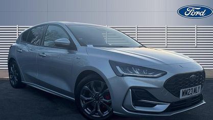 Begagnad Ford Focus ST-Line 125 HK (91 kW) 2023 Silver Halvkombi