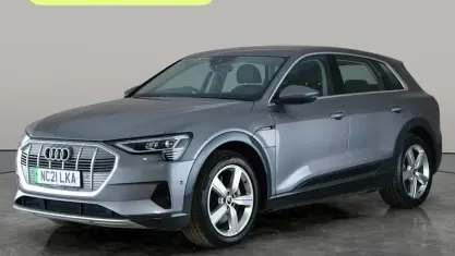 Usado Audi e-tron Comfort 300 kW (408 CV) 2021 Gris SUV