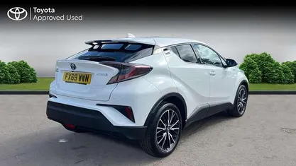 Used Toyota C-HR 122 HP (89 kW) 2018 White SUV