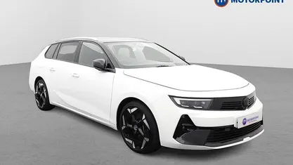 Used Vauxhall Astra GSe 224 HP (164 kW) 2023 White Estate