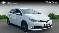 White Used 2015 Toyota Auris Hybrid Hatchback | £11,102 (Fair price)