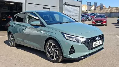 Używany Hyundai i20 Premium 101 KM (74 kW) 2023 Zielony Hatchback