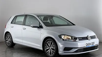 Silver Used 2018 VW Golf VII SE Hatchback | £16,900 (Fair price)