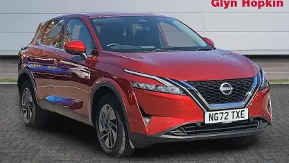 Begagnad Nissan Qashqai Acenta Premium 140 HK (102 kW) 2023 Röd SUV