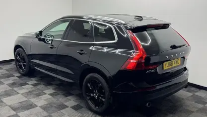 Usado Volvo XC60 Momentum 250 HP (183 kW) 2018 Preto SUV