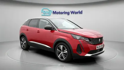 Second-hand Peugeot 3008 Allure+ 136 CP (100 kW) 2023 Roșu SUV