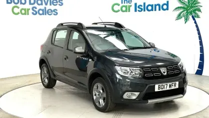 Begagnad Dacia Sandero Lauréate 90 HK (66 kW) 2017 Grå Halvkombi