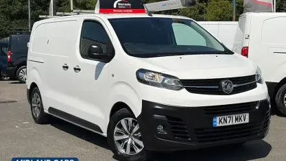 Used Vauxhall Vivaro 101 HP (74 kW) 2021 White MPV