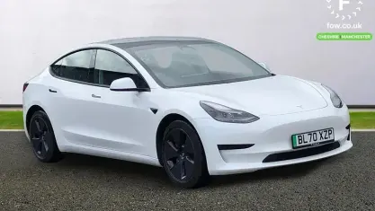 Used Tesla Model 3 Standard Range 239 kW (325 HP) 2020 White Sedan