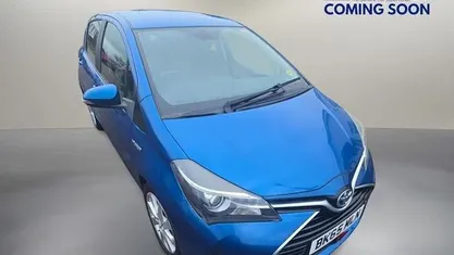 Blue Used 2015 Toyota Yaris Hybrid Hatchback | £10,350 (Fair price)