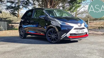 Used Toyota Aygo x-press 69 HP (50 kW) 2017 Black Hatchback