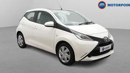 Used Toyota Aygo X-play 69 HP (50 kW) 2018 White Hatchback