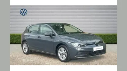 Second-hand VW Golf VIII Life 131 CP (96 kW) 2023 Gri Hatchback
