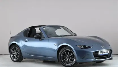 Usado Mazda MX5 Inclusive 131 HP (96 kW) 2017 Azul Cabrios