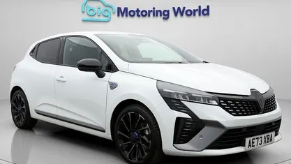 Begagnad Renault Clio V Esprit Alpine 143 HK (105 kW) 2024 Vit Halvkombi