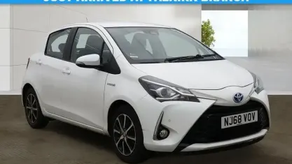 Used Toyota Yaris 101 HP (74 kW) 2018 White Hatchback