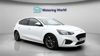 Used Ford Focus ST-Line 125 HP (91 kW) 2021 White Hatchback