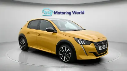 Used Peugeot 208 Premium 102 HP (75 kW) 2022 Yellow Hatchback