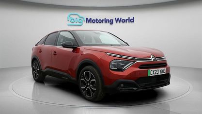 Usado Citroën e-C4 Shine 100 kW (136 CV) 2023 Rojo Utilitario