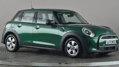Usado Mini Cooper Classic 136 HP (100 kW) 2022 Verde Citadino