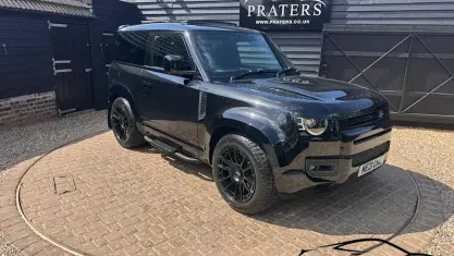 Used Land Rover Defender S 525 HP (386 kW) 2021 Black SUV