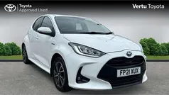 White Used 2021 Toyota Yaris Hybrid Design Hatchback | £14,890 (Good price)