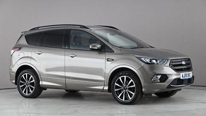 Usado Ford Kuga ST-Line 120 HP (88 kW) 2019 Prateado SUV