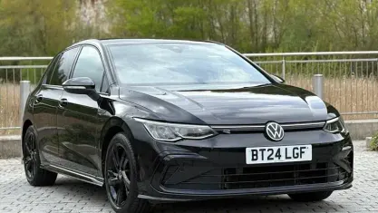 Używany VW Golf VIII R-line 150 KM (110 kW) 2023 Czarny Hatchback