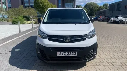 Used Vauxhall Vivaro 101 HP (74 kW) 2022 White MPV