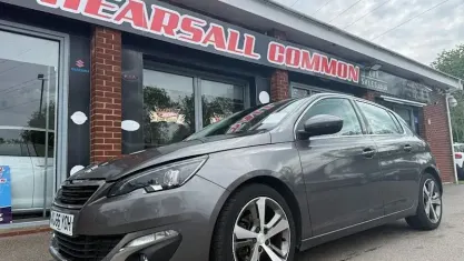 Używany Peugeot 308 Allure 131 KM (96 kW) 2016 Szary Hatchback