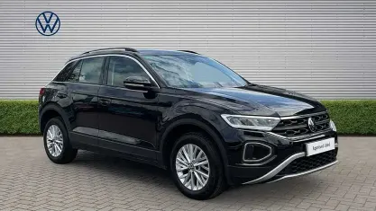 Used VW T-Roc Life 150 HP (110 kW) 2023 Black SUV