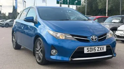 Used Toyota Auris Plus 101 HP (74 kW) 2014 Blue Hatchback
