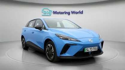 Begagnad MG MG4 EV SE 319 kW (435 HK) 2023 Blå Halvkombi