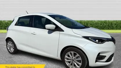 Used Renault Zoe Iconic 100 kW (136 HP) 2021 White Hatchback