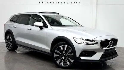 Silver Used 2021 Volvo V60 CC Estate | £27,450 (Fair price)