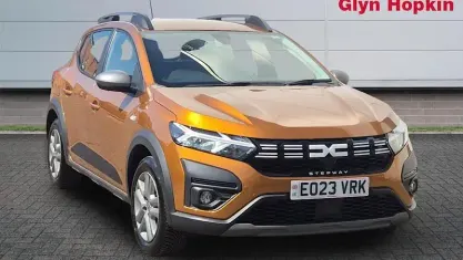 Used Dacia Sandero Expression 101 HP (74 kW) 2023 Orange Hatchback