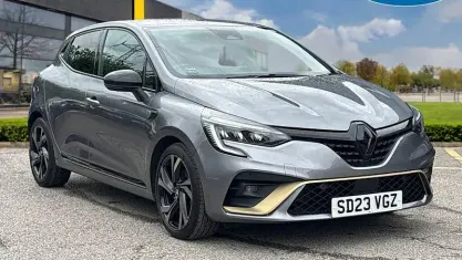 Begagnad Renault Clio V Engineered 145 HK (106 kW) 2023 Grå Halvkombi